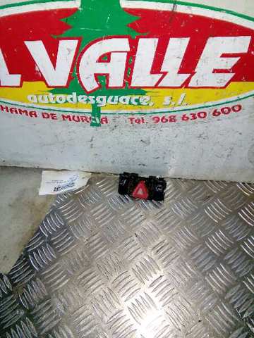 Przycisk włączania światła awaryjnego 2108201310 MERCEDES