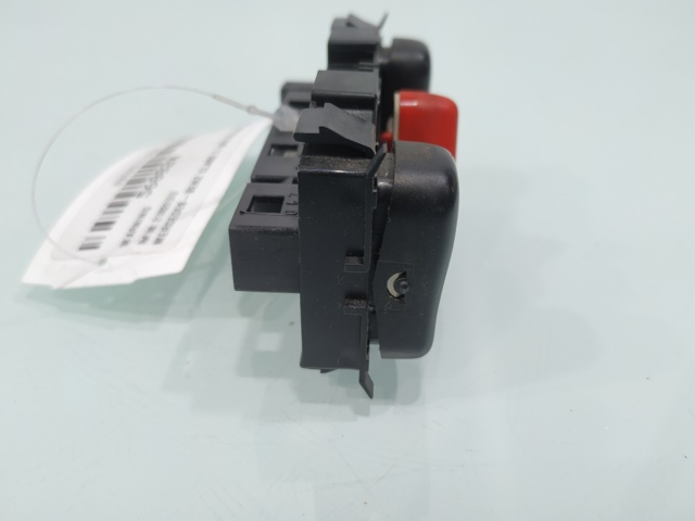 Przycisk włączania światła awaryjnego 2108201310 MERCEDES