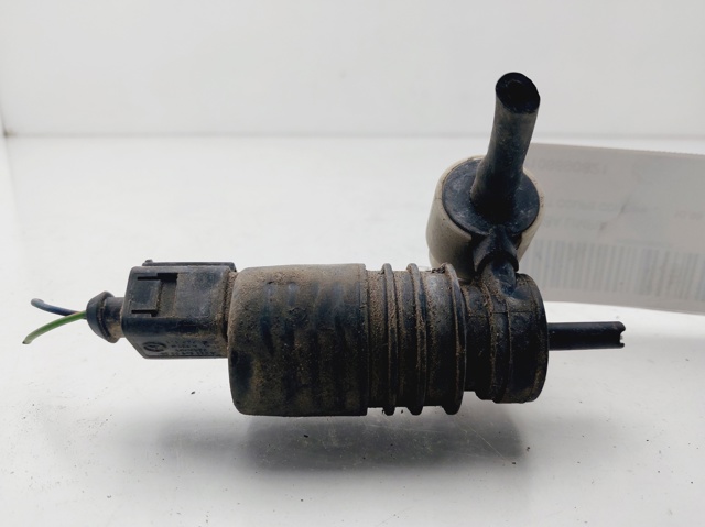 Pompka spryskiwacza szyby przedniej 2108690821 MERCEDES
