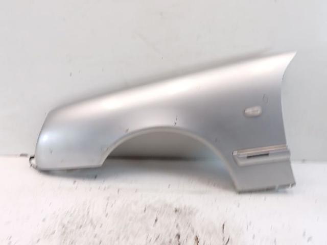 Błotnik przedni lewy 2108800118 MERCEDES