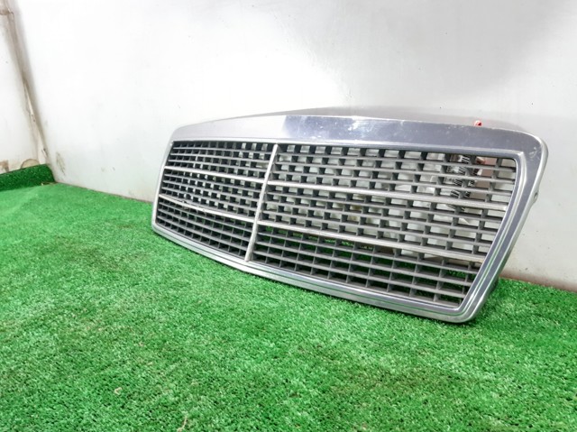 Atrapa chłodnicy 2108880023 MERCEDES