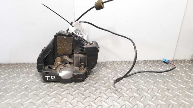 Zamek drzwi tylnych prawych 2117300635 MERCEDES