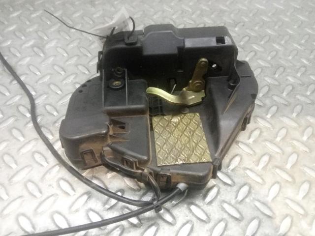 Zamek drzwi tylnych prawych 2117300635 MERCEDES