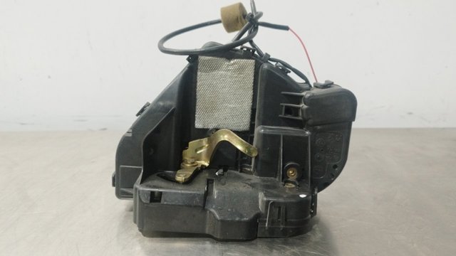 Zamek drzwi tylnych prawych 2117300635 MERCEDES