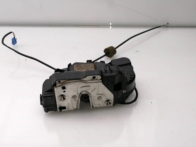 Zamek drzwi tylnych prawych 2117300635 MERCEDES