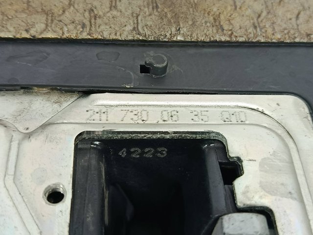 Zamek drzwi tylnych prawych 2117300635 MERCEDES