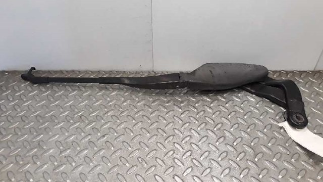 Ramię wycieraczki szyby przedniej 2118200444 MERCEDES