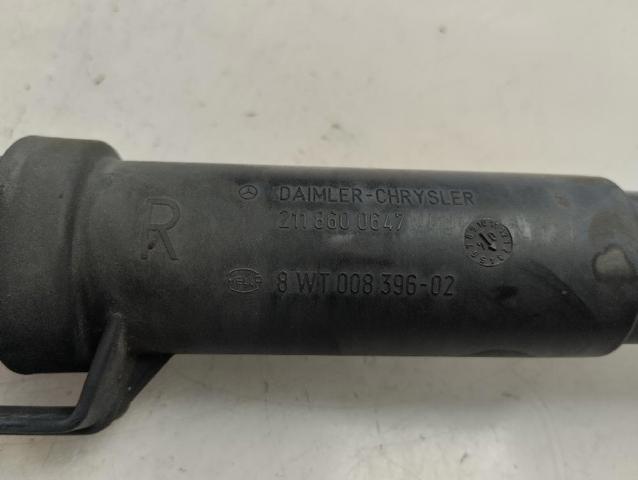 Dysza spryskiwacza reflektora przedniego prawego 2118600647 MERCEDES
