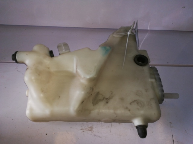 Zbiorniczek spryskiwacza szyb 2118601460 MERCEDES