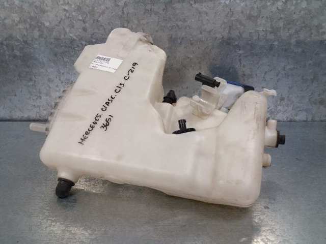 Zbiorniczek spryskiwacza szyb 2118690120 MERCEDES