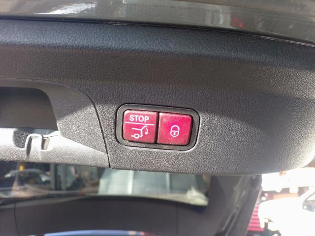 Przycisk klapy bagażnika (3/5 drzwi) w kabinie 2128210551 MERCEDES