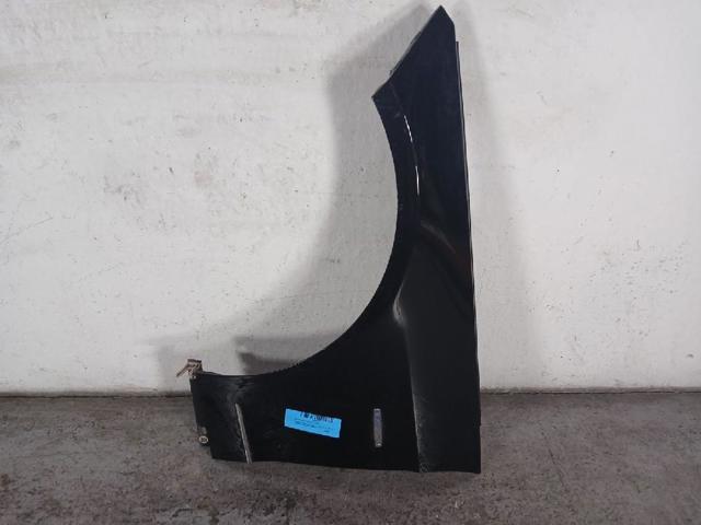 Błotnik przedni lewy 2128801118 MERCEDES