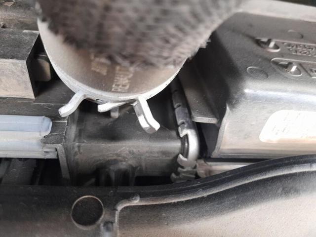 Chłodnica silnika 214105FA0A RENAULT