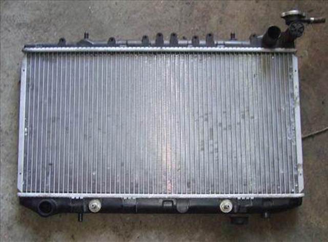 Chłodnica silnika Nissan Primera P10