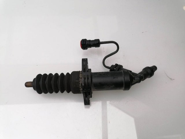 Cylinder roboczy sprzęgła 21526795711 BMW