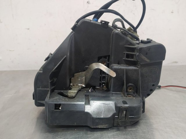 Zamek drzwi tylnych prawych 2197300235 MERCEDES