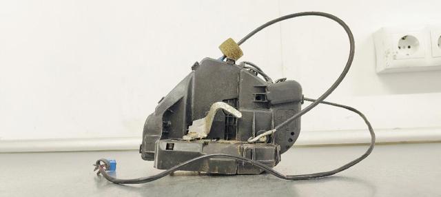 Zamek drzwi tylnych prawych 2197300235 MERCEDES