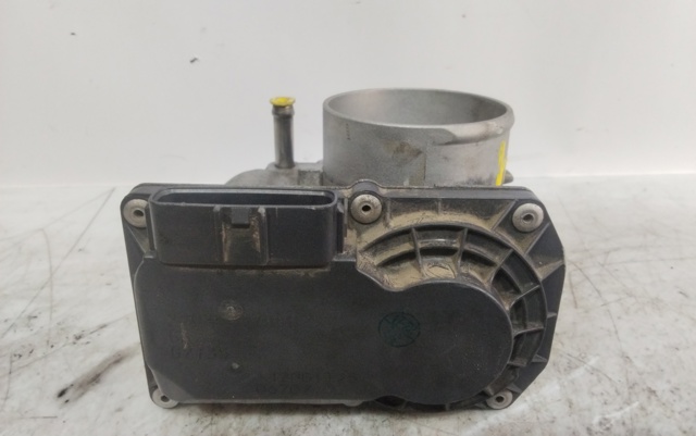 Przepustnica, komplet 2203037060 TOYOTA