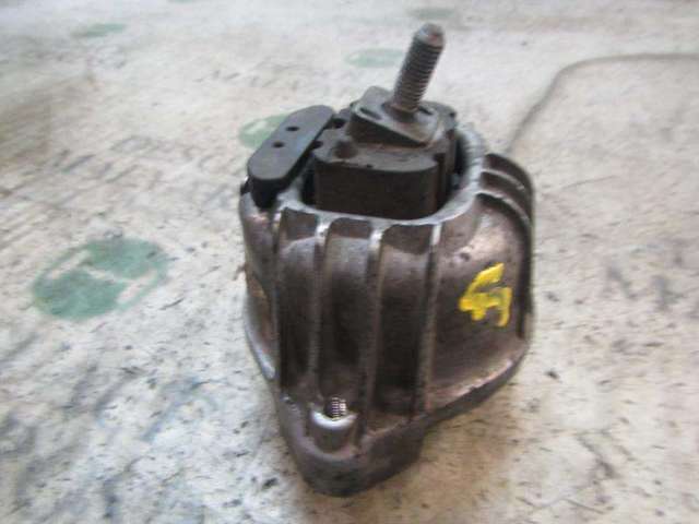 Poduszka (podpora) silnika lewa 22116768799 BMW