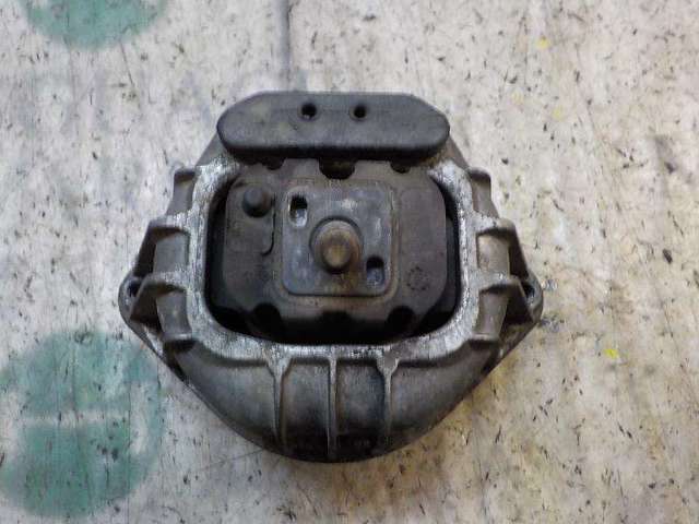 Poduszka (podpora) silnika lewa 22116768799 BMW
