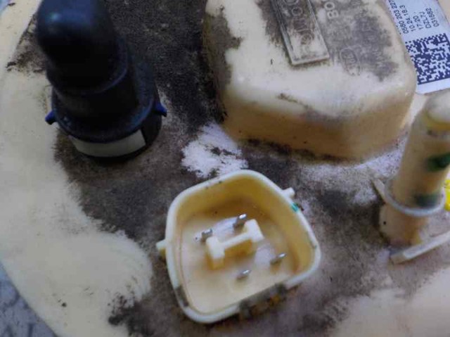 Moduł pompy paliwowej z czujnikiem poziomu paliwa Ford Focus 4 HP