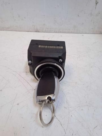 Przycisk uruchamiania silnika 2215450514 MERCEDES