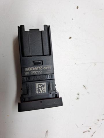 Przycisk włączania światła awaryjnego Ford Focus 4 HP