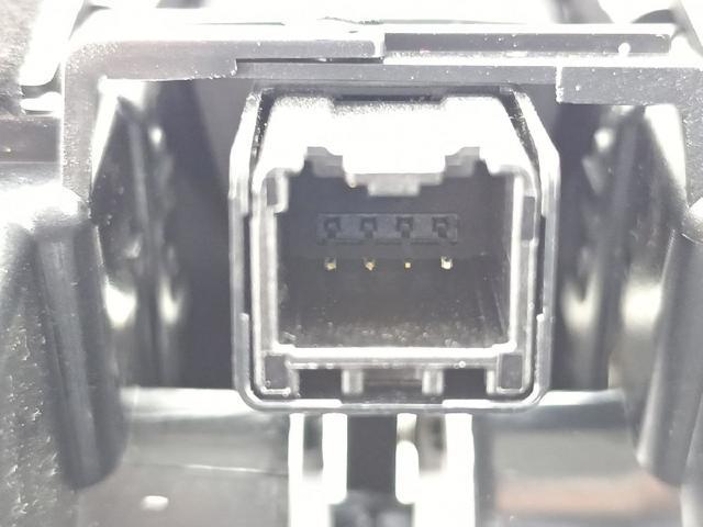 Przycisk włączania światła awaryjnego Ford Focus 4 HP