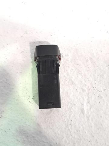 Przycisk włączania światła awaryjnego Ford Focus 4 HP