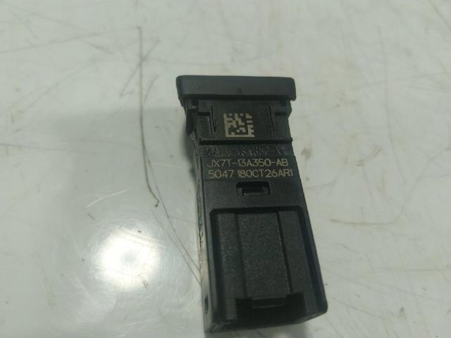 Przycisk włączania światła awaryjnego Ford Focus 4 HP