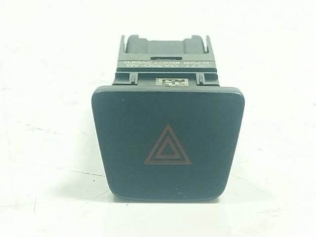 Przycisk włączania światła awaryjnego Ford Focus 4 HP