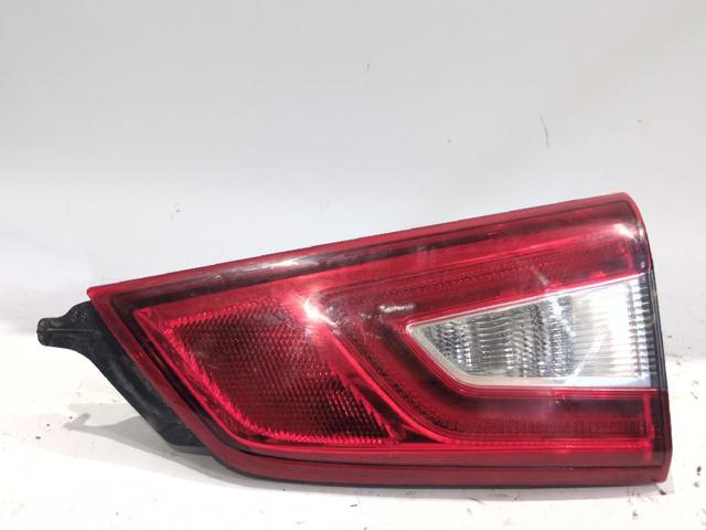 Lampa zespolona tylna prawa wewnętrzna 22618013 NISSAN