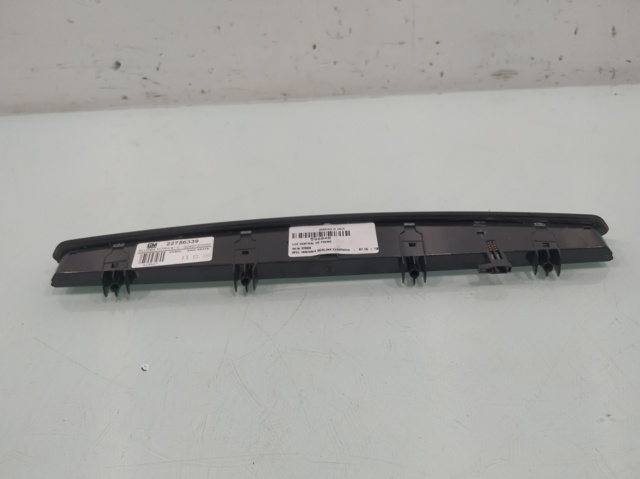 Lampa stop tylna dodatkowa 22756339 OPEL