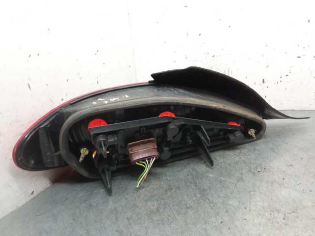 Lampa zespolona tylna lewa 2289D PEUGEOT