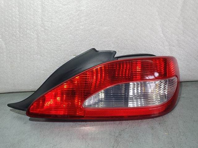 Lampa zespolona tylna lewa 2289D PEUGEOT