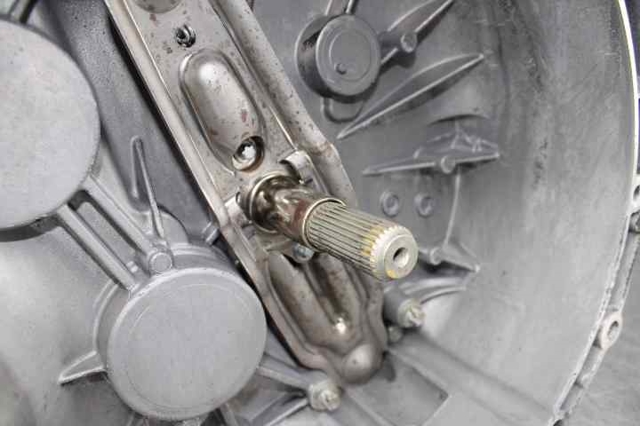 Mechaniczna skrzynia biegów w komplecie 23007568721 BMW