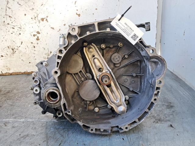 Mechaniczna skrzynia biegów w komplecie 23009812881 BMW