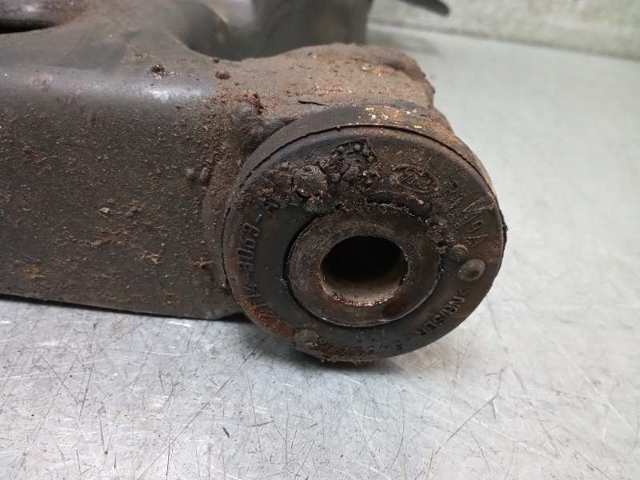 Wahacz zawieszenia przedniego dolny prawy 2320446 FORD