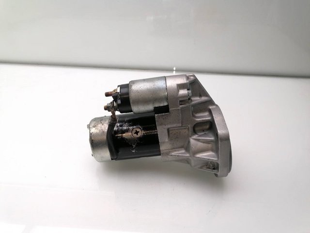 Rozrusznik 23300VC101 NISSAN