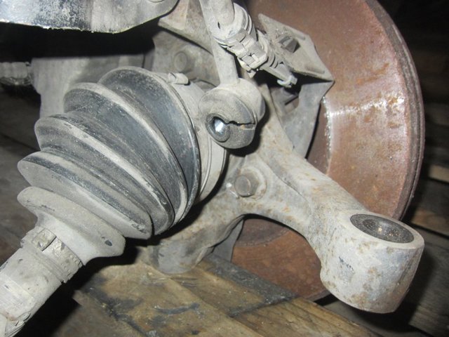 Czop (zwrotnica) przedni lewy 23373012 GM