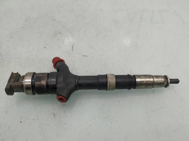 Wtryskiwacz paliwa 236700G010 TOYOTA
