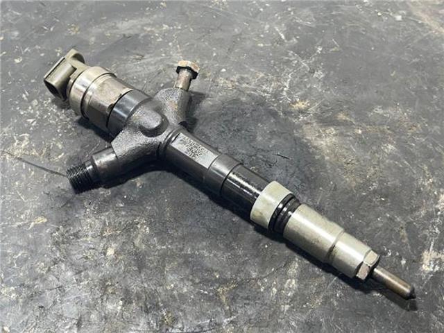 Wtryskiwacz paliwa 236700G030 TOYOTA