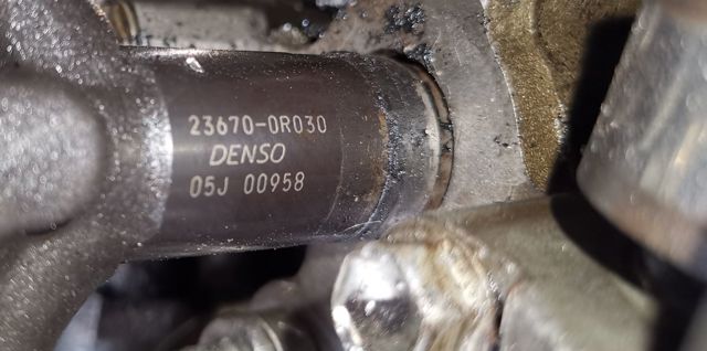 Wtryskiwacz paliwa 236700R030 TOYOTA