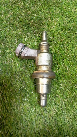 Regulator ciśnienia paliwa w listwie paliwowej Toyota Avensis 3 T27