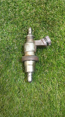 Regulator ciśnienia paliwa w listwie paliwowej Toyota Avensis 3 T27