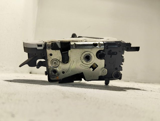 Zamek drzwi przednich lewych 24087158 PEUGEOT
