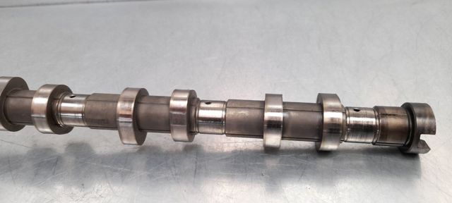 Wał rozrządu silnika ssący, dolotowy Hyundai Matrix FC