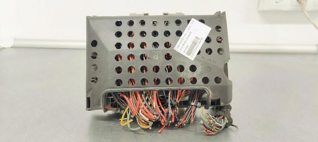 Skrzynka bezpieczników Opel Astra F69