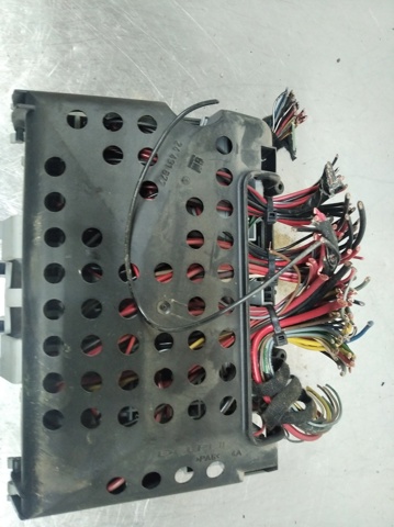 Skrzynka bezpieczników Opel Astra F69