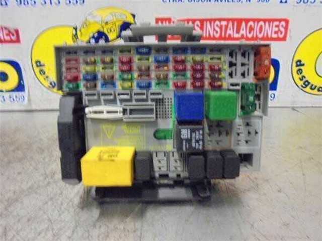 Skrzynka bezpieczników Opel Astra F69